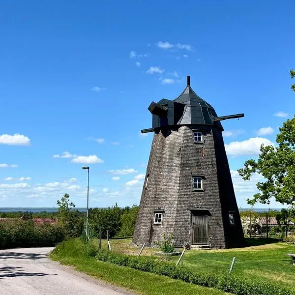Unikt boende i en Öländsk kvarn, hotel in Färjestaden