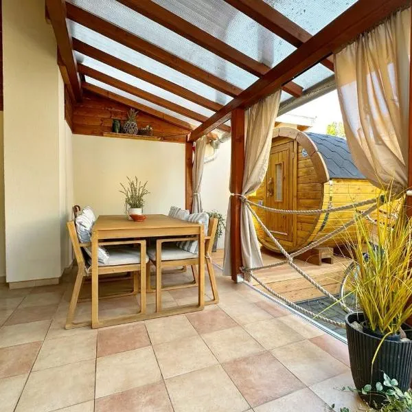 Dora Holiday House & Apartments, hotel in Keszthely