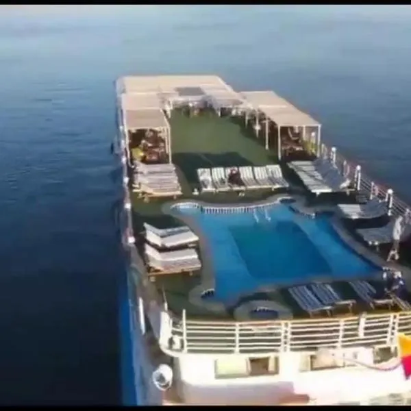 Queen ship minya，位于明亚的酒店