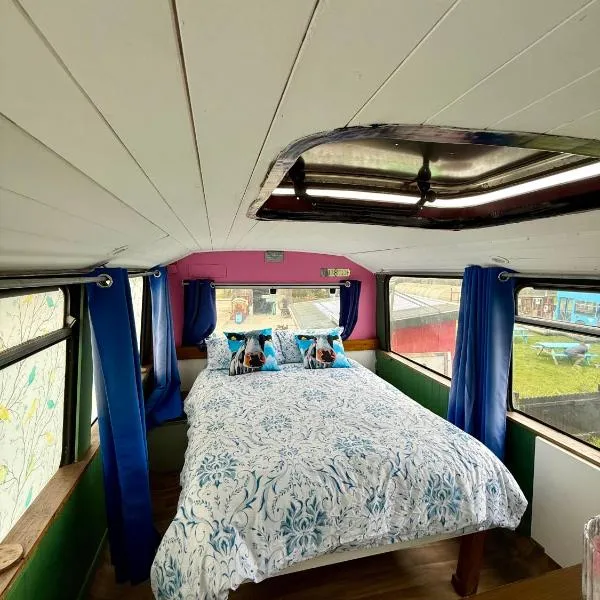 Ballinadee Bus, hotel in Ballinadee