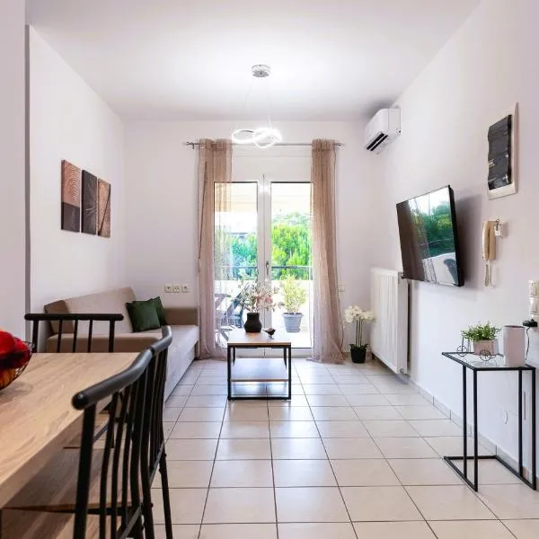 Family Friendly Luxury Apartment, hotel in Néa Alikarnassós