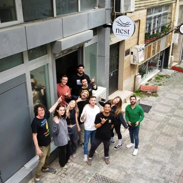 Fresh room with a balcony in a digital nomad house 08, khách sạn ở Istanbul