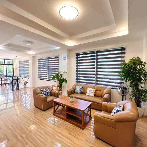 Taylors Plantacion Resort- Grande Second Floor, ξενοδοχείο σε Catarman