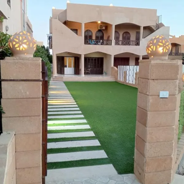 Halfmoon House, hotel in El Alamein