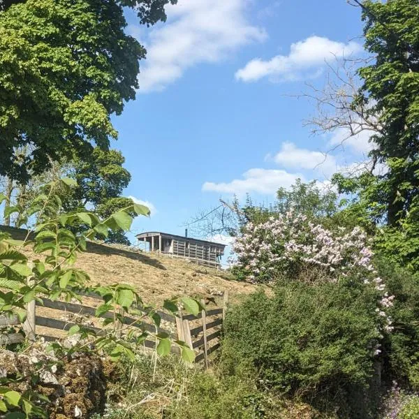 The Wagon, rustic off grid experience, hotel in Ashbourne