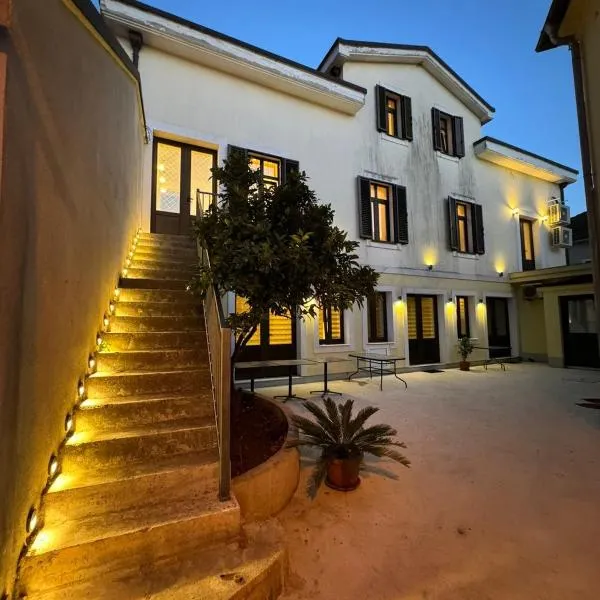 The Queen of Boka, hotel a Kotor