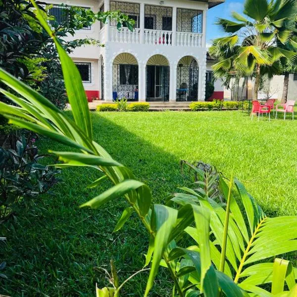 Akogo House - BnB , Hostel, Backpackers & Volunteer Center, ξενοδοχείο στη Μομπάσα