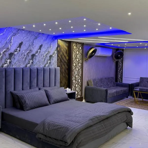Multazam Heights, DHA Phase 8 - Studio Apartments - Near Airport, hotell sihtkohas Lahore