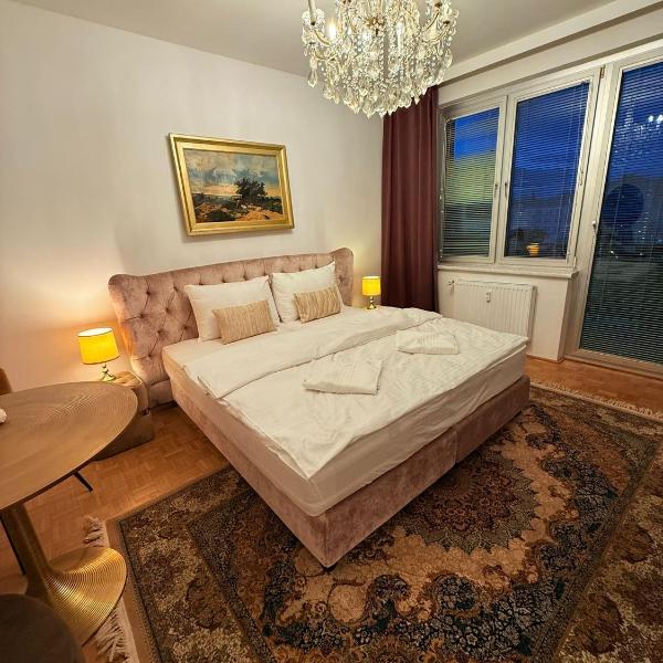 Sunsets and Sunrise Luxury Suites by Milochev, Вена