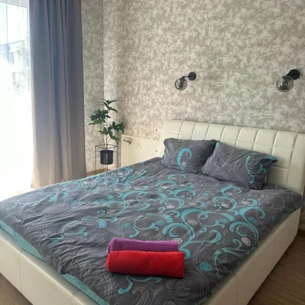 Стильна квартра в самому центрі Небесної Сотні Поруч р Дніпро、Dobrovelychkivkaのホテル