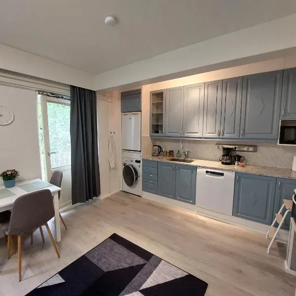 Tunnelmallinen yöpymispaikka sataman sydämessä, hotel in Lappeenranta