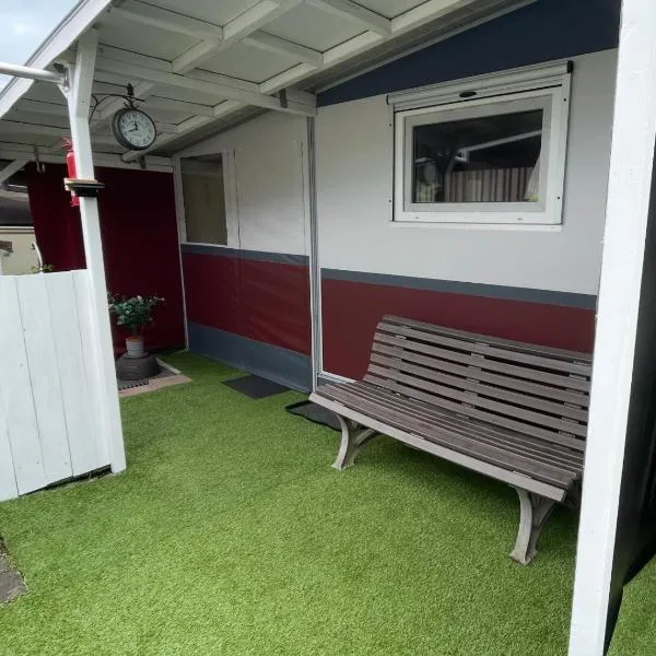 Campingplatz Wohnwagen mit Vorzelt, hotell sihtkohas Affing