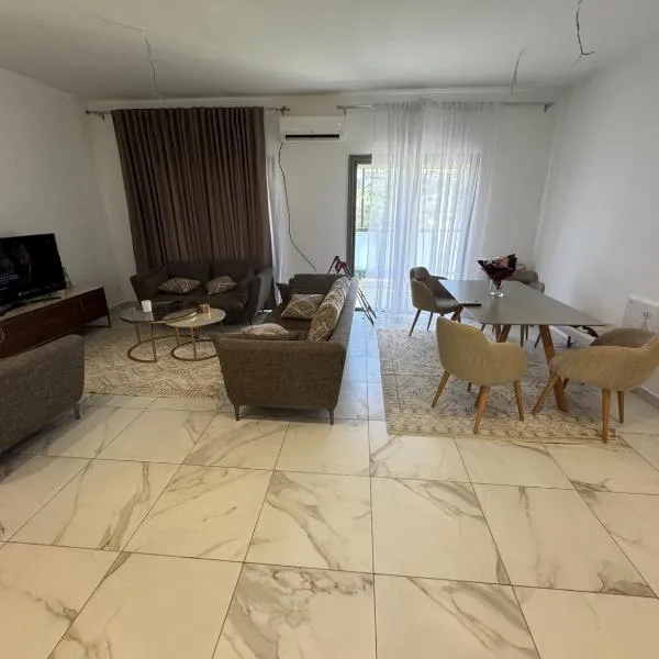 Grand appartement 3 chambres , résidence valmascort Annaba, hotel in Annaba