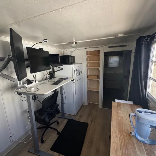 Midtown Charm: 1BR Urban Pad, hotel en Reno