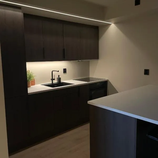 Nybygd og sentral leilighet, khách sạn ở Vestvågøya