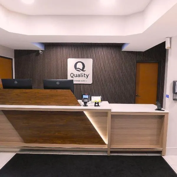 Quality Inn Pontiac, отель в Понтиаке