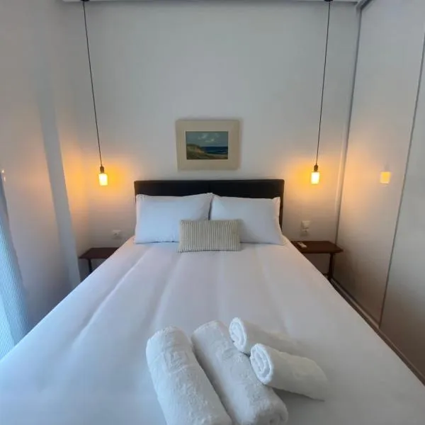 Neapoli Modern Apartment, hotel in Athens
