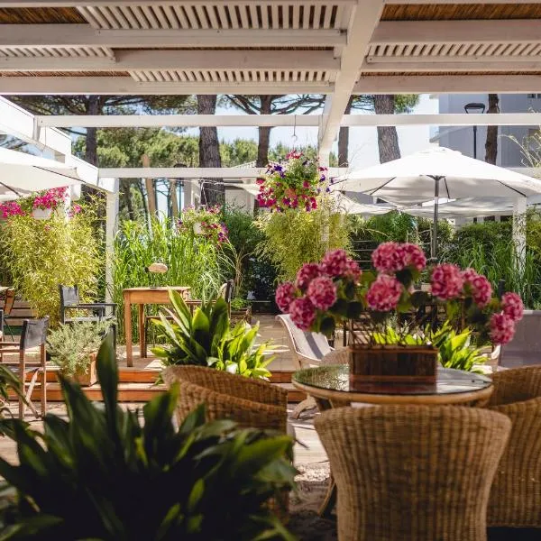 Hotel Saraceno Resort with Private Beach，位于米兰马瑞提那的酒店