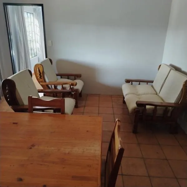 Heights, hotel in Cedara