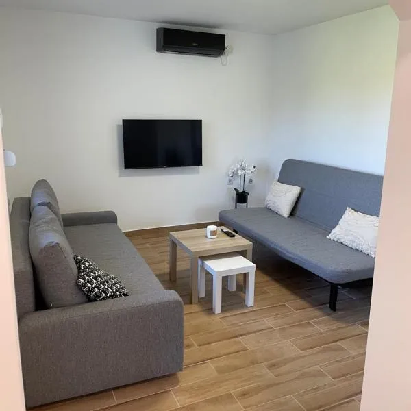 Deda Momirov zavičaj, hotel v destinaci Tulež