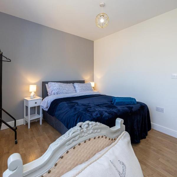 Cosy, Central 2 Bed flat parking, Манчестер