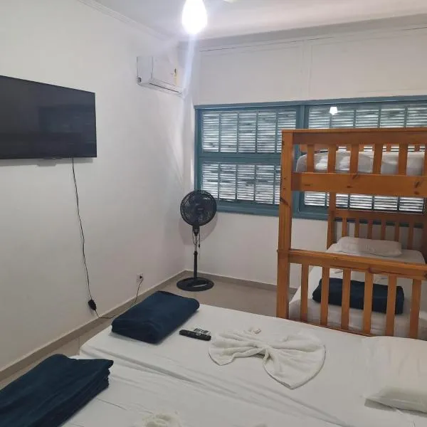 APARTAMENTO INTEIRO 1 dormitório COM AR CONDICIONADO NO BOQUEIRÃO, hotel v destinaci Santos