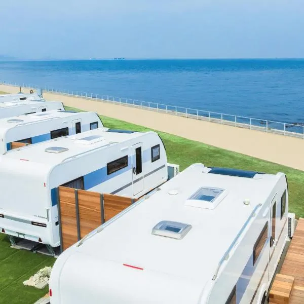 Aquaignis Awaji Island TRAILER PARK, hotel en Awaji
