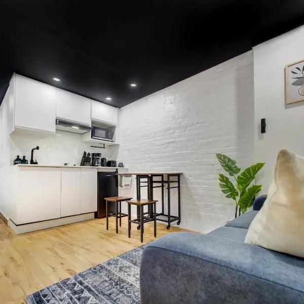 Stylish-24 1-Bedroom in HoMa Montreal, hotel in Montreal