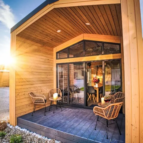 Holiday Home Tiny Haus Glockenalm-Chalet Alpenzauber by Interhome,位于Aurach的酒店