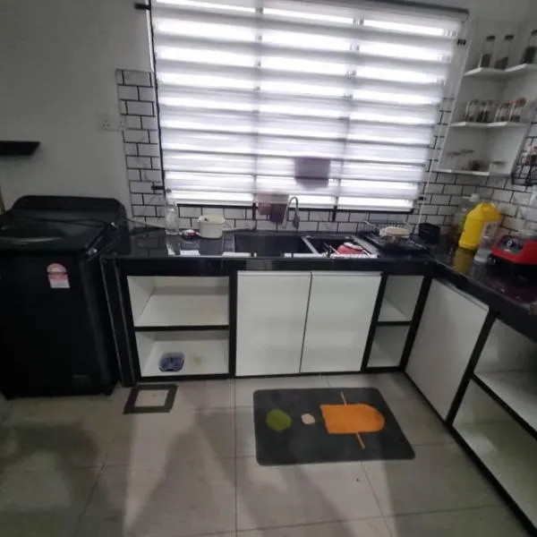 Alisa Homestay, hotel in Lunas