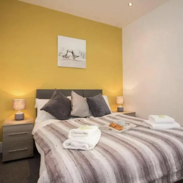 Home in Eccles Salford Price Reduction on long term bookings, khách sạn ở Manchester