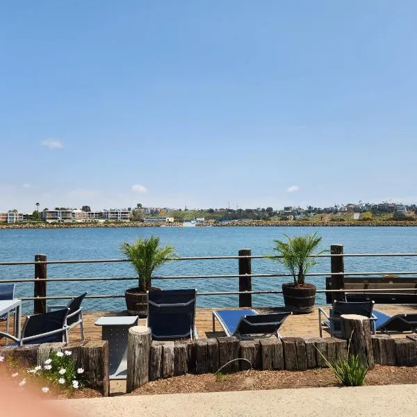 2 bedroom Marina Apartment，位于洛杉矶的酒店