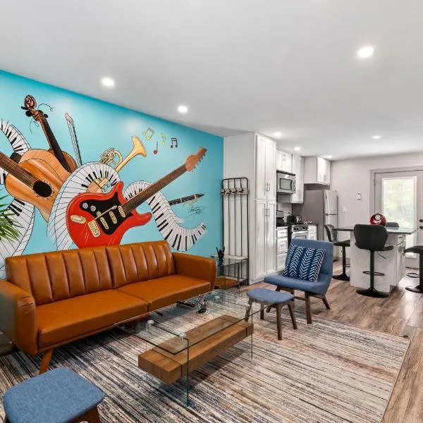 Cool Vibes Music Capital SoCo Townhome!, Hotel in Austin