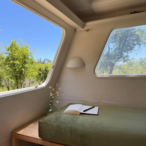 Chic vintage caravan retreat, just 25 mins to the beach, hotel in Odeceixe