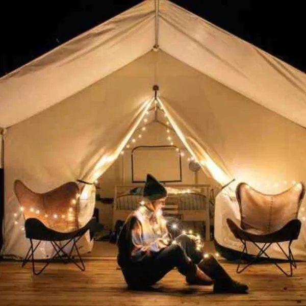 Cozy Glamp Tents at Wildland Gardens, hotel v destinaci Joseph