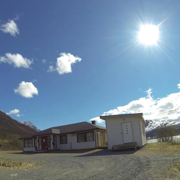 Lyngen Fjordcamp, hotel v mestu Nord-Lenangen