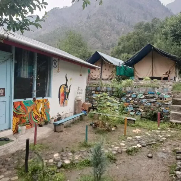 Four season cafe, viešbutis mieste Kasol