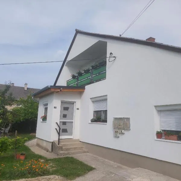 Kilátó Apartman ,upper floor of the house, hotel in Balatonfüred