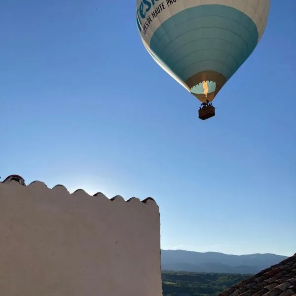 Maison du Portail、Puimoissonのホテル