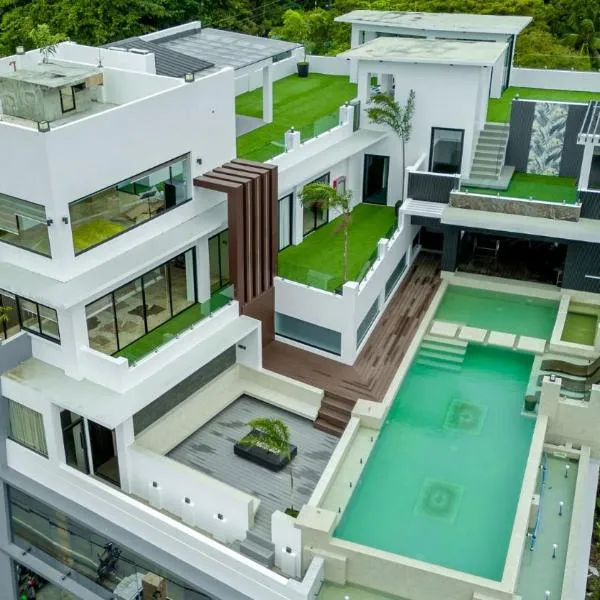 Skyluxe Hotel, hotel sa Sampong