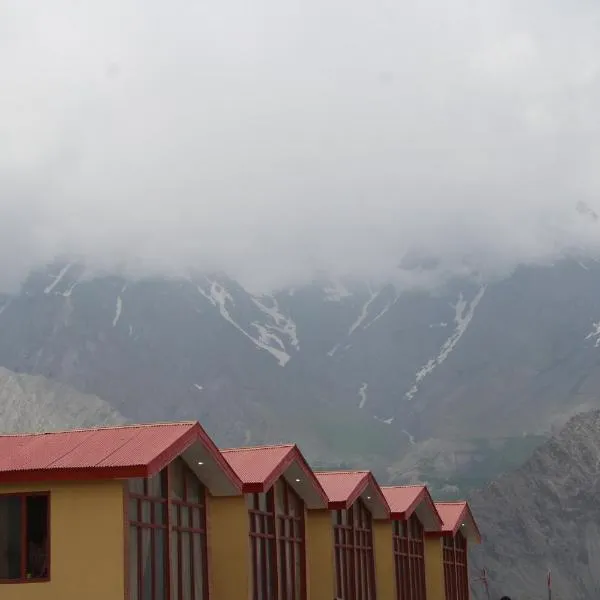 The Crescent Resort, hotel en Skardu