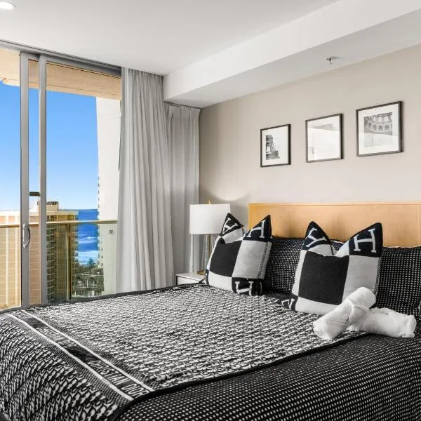 Hilton Residences - Stylish Vogue themed apartment, hotel in Gold Coast