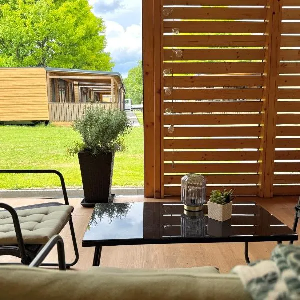 Premium mobile home Eden, ξενοδοχείο σε Velenje