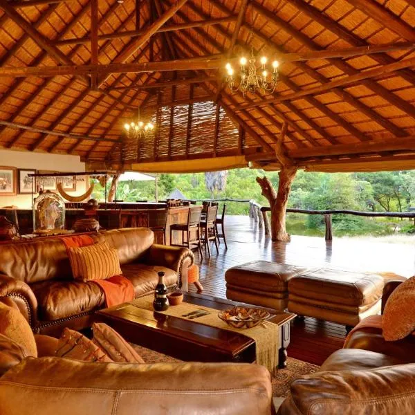Royal Morubisi Founder's Lodge, хотел в Kaingo Private Game Reserve