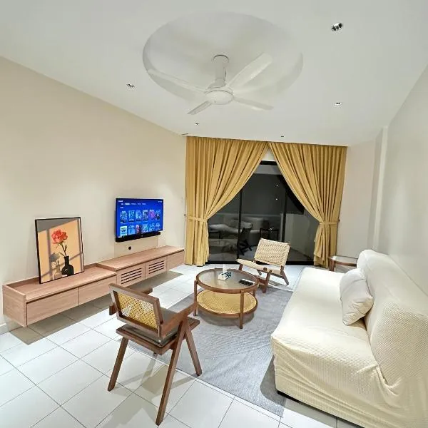 NEWLY RENOVATED Comfy Beachfront View At Seri Bulan Port Díckson, hotel in Port Dickson