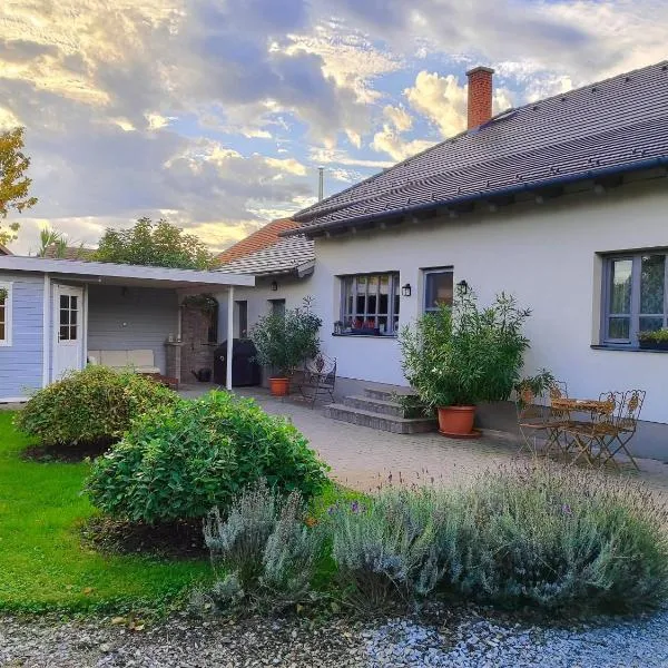 Villa Lenka、ティサフュレドのホテル