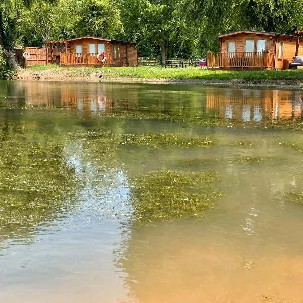 Lakeside Lodge 2, With Log burning Hot tub, ξενοδοχείο σε Everton