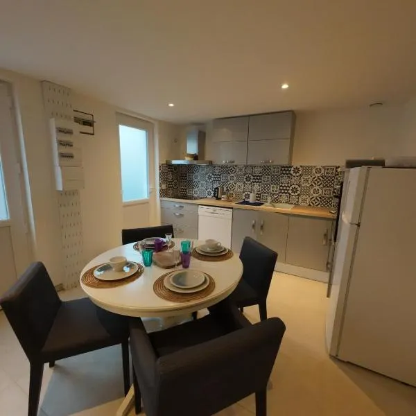 la maison bleue，La Haye-du-Puits的飯店