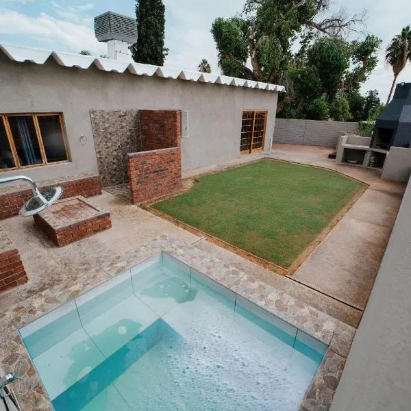 The Olive Branch Guesthouse and Animal Sanctuary, hotel in Upington
