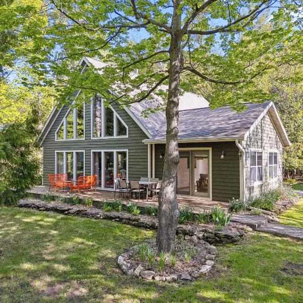 Top of the Hill Cabin by Simple Life Rental, hotel v destinaci Fish Creek